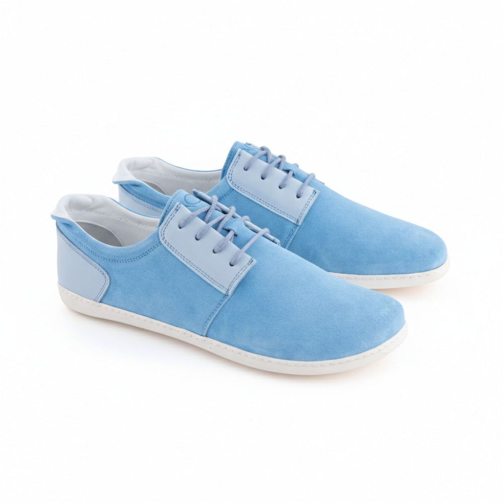 hellblaue Sneaker Barfußschuhe mit weißer Sohle aus Wildleder mit weiter Zehenbox