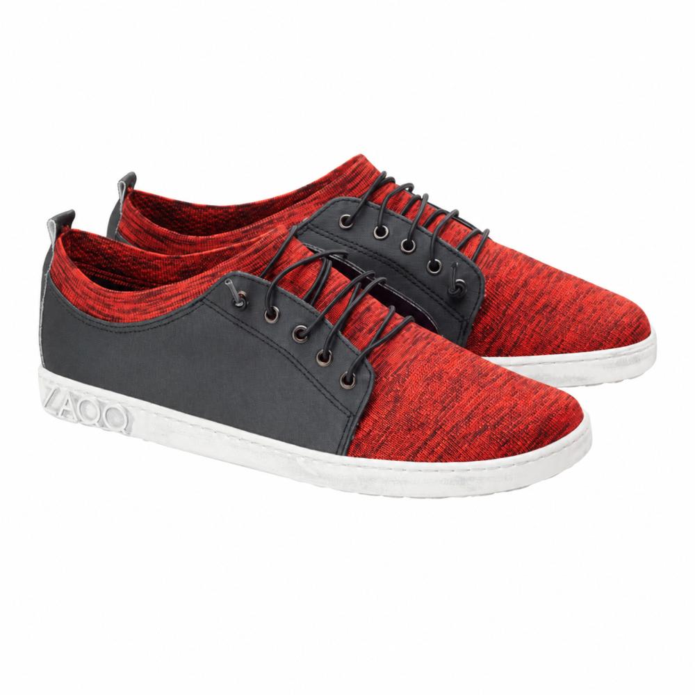 Nous vous présentons le QRIS Red de ZAQQ, une paire de baskets décontractées rouge et noire avec des semelles blanches saisissantes. Ces chaussures se distinguent par un tissu structuré rouge vif, des lacets noirs élégants et des languettes blanches pratiques à l'arrière. Le mot distinctif YAGO est gravé sur le côté des semelles, leur conférant une touche unique.